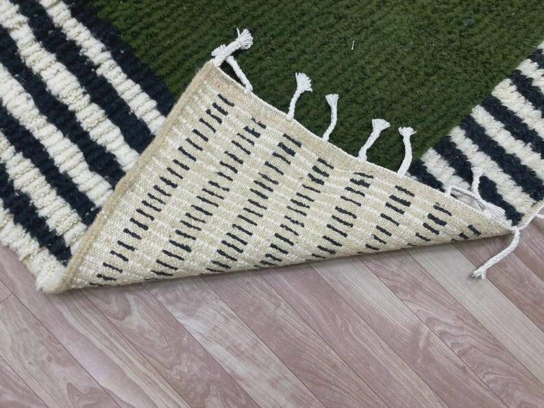 Magnificent handmade green rug 270cm x 150cm