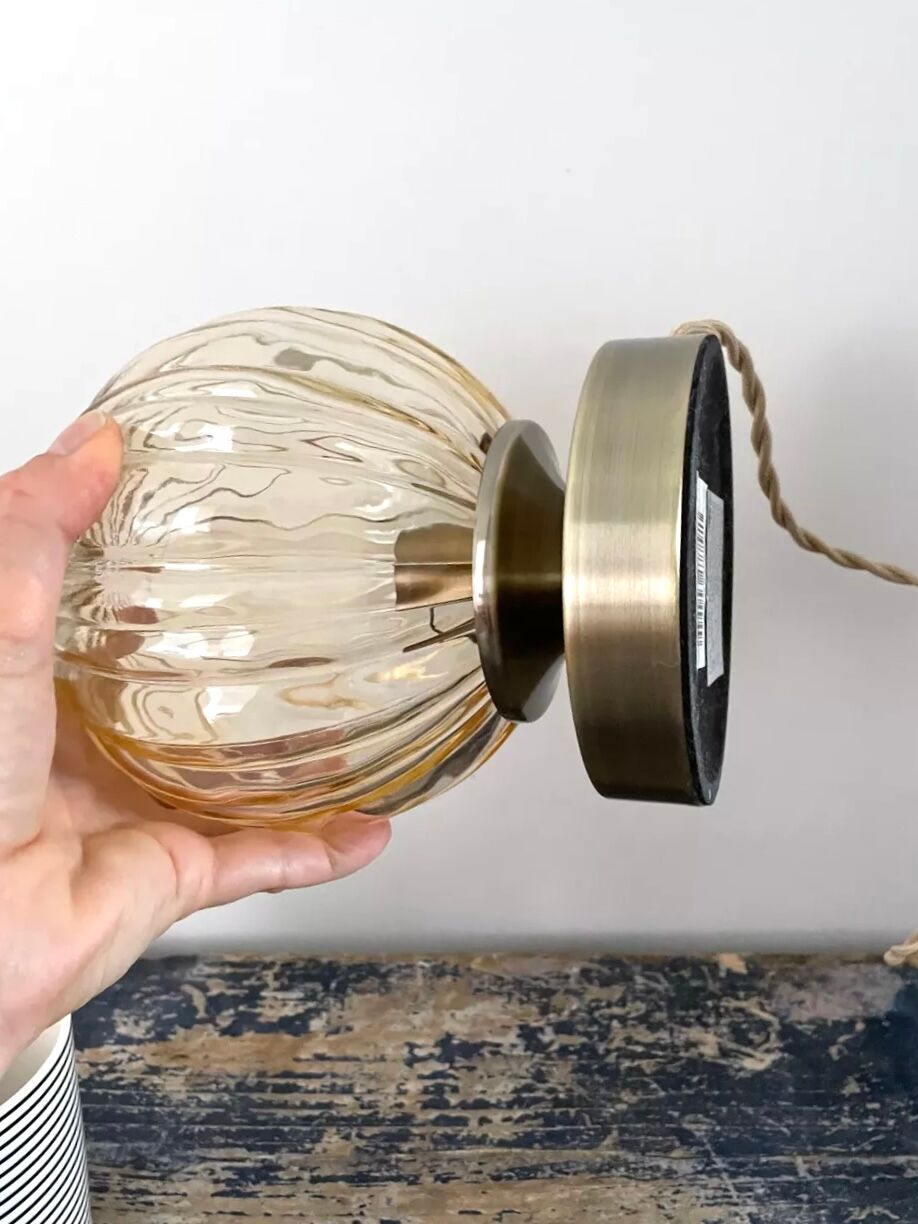 Lampe globe vintage doré électrifiée à neuf