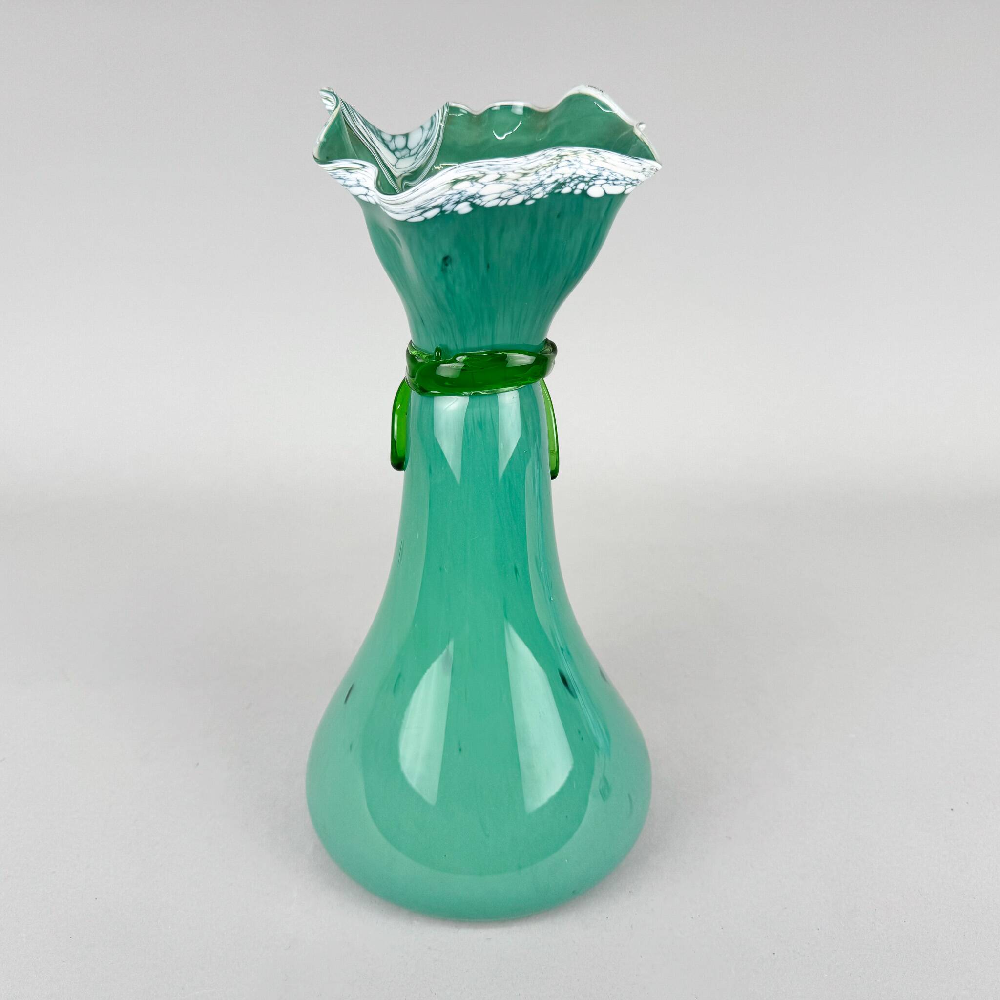 Vase en verre artistique fait main des années 1970