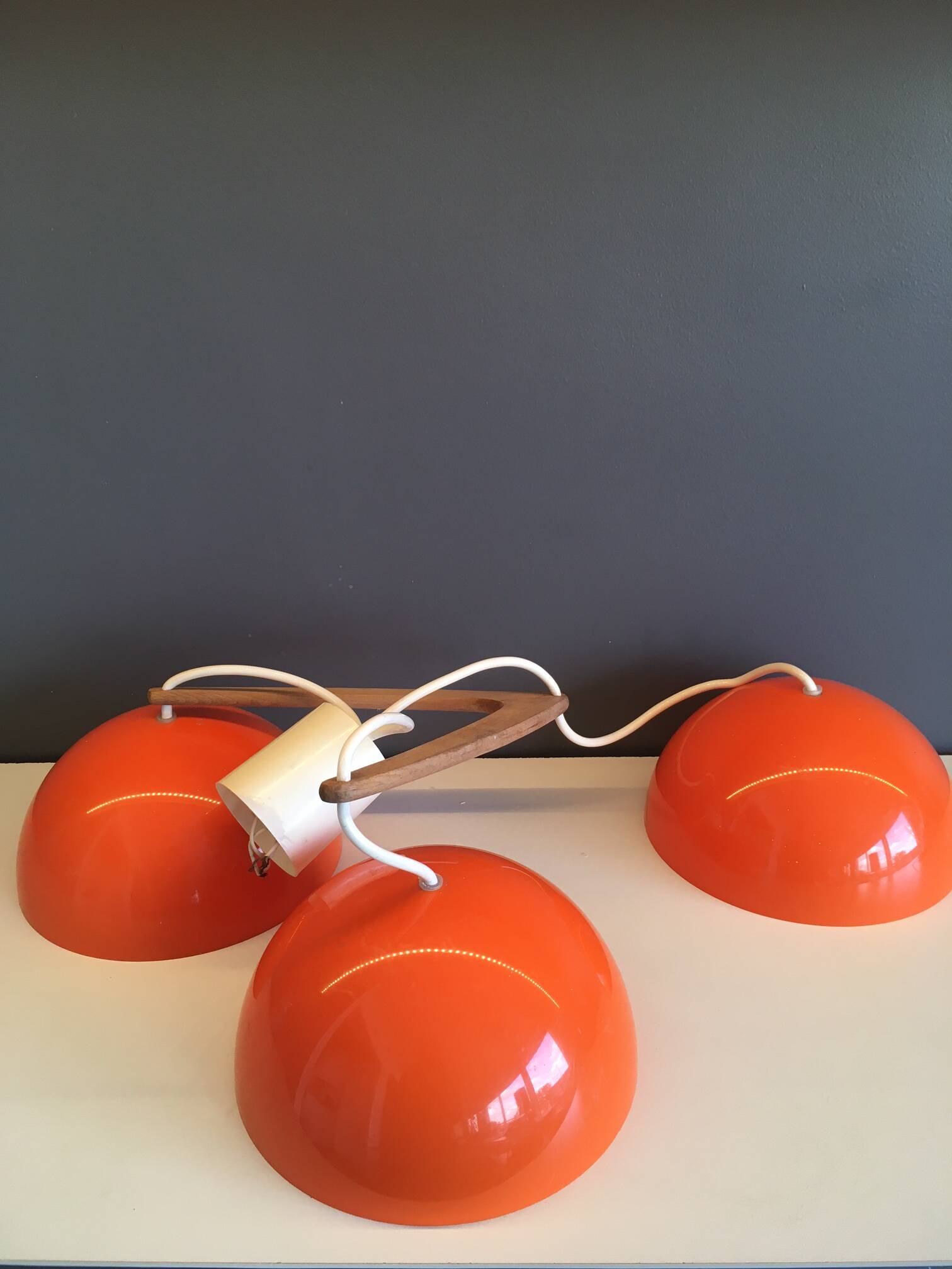 Lustre suspension orange années 70