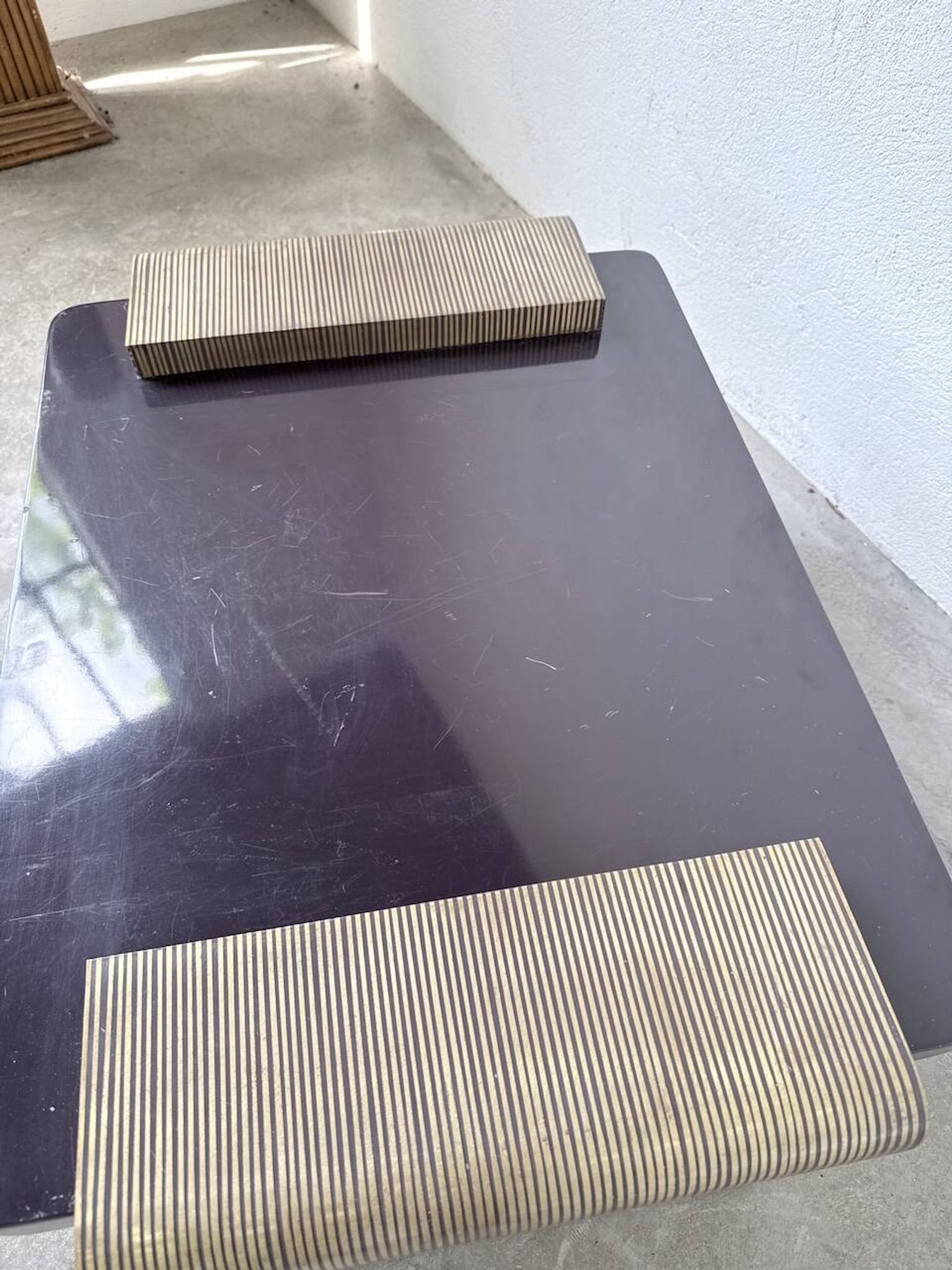 Art Deco coffee table in lacquer and brass