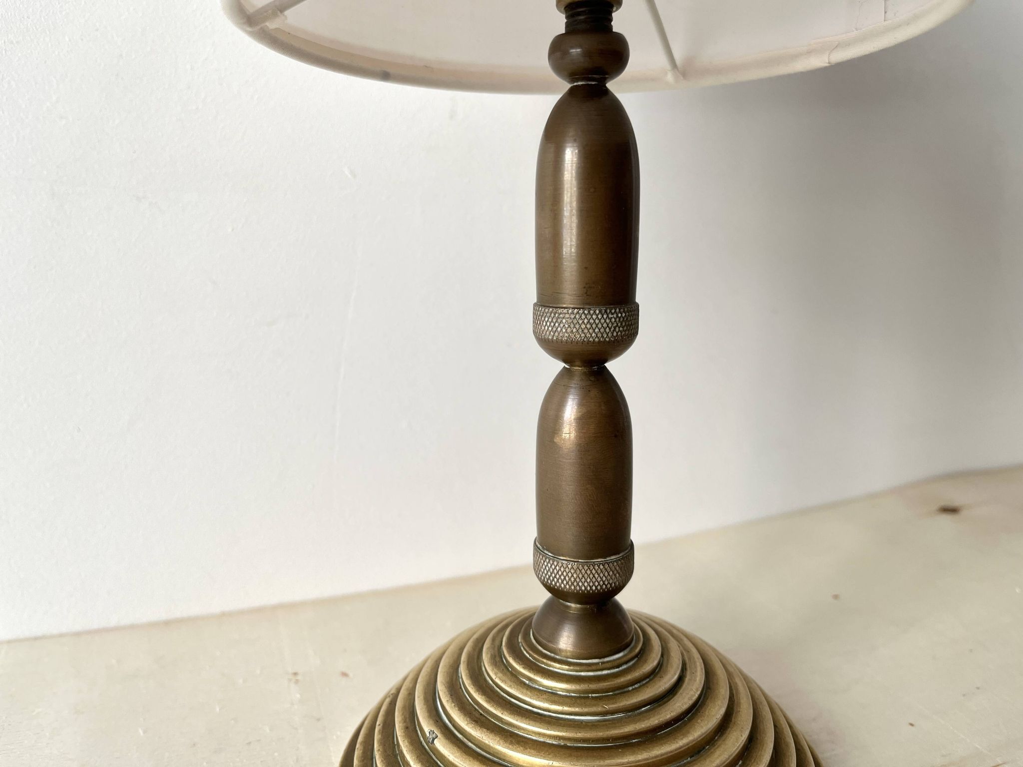 Lampe en bronze "glands" années 50, luminaire naturaliste vintage