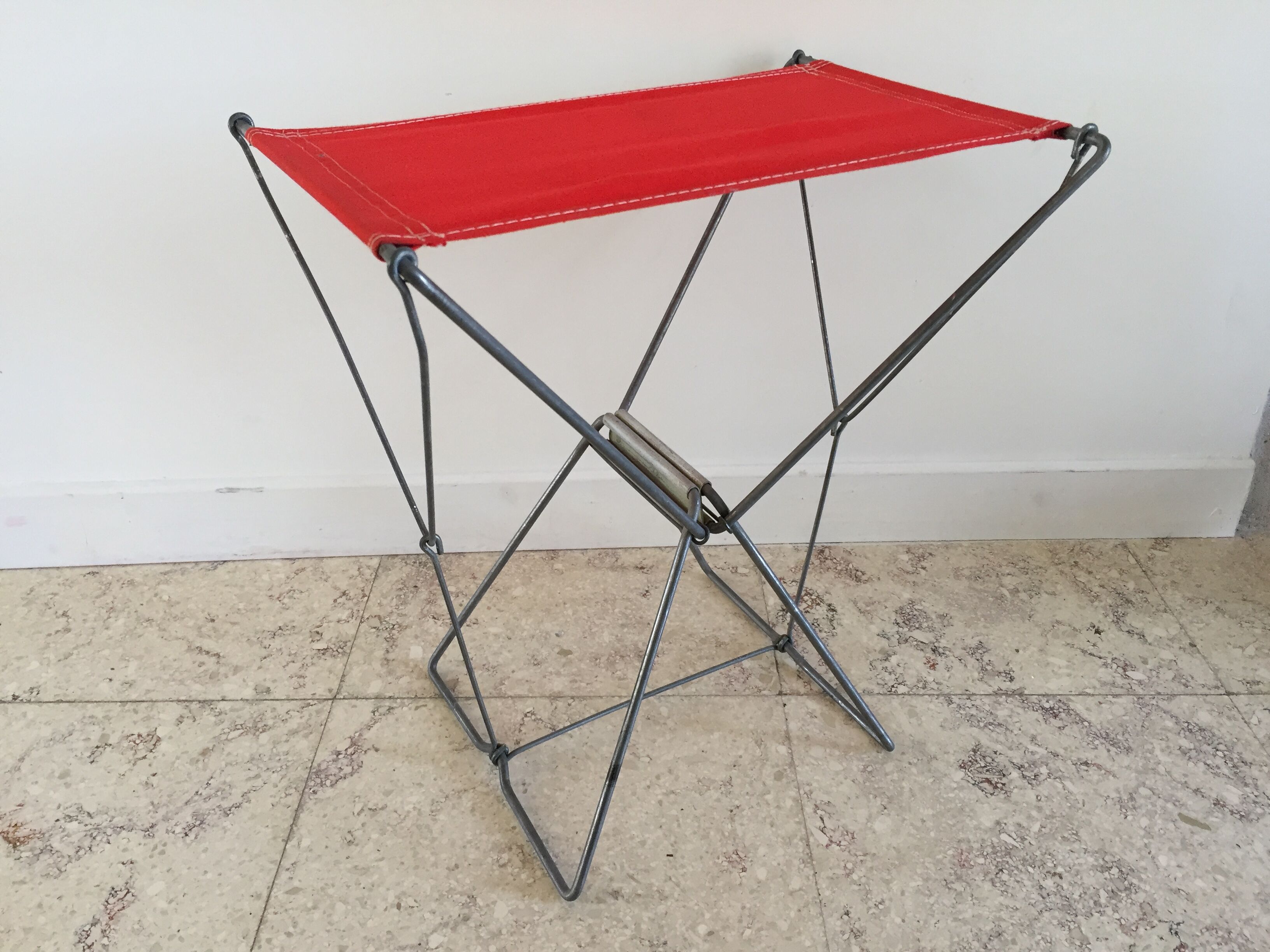 Tabouret nomade pliant de camping rouge