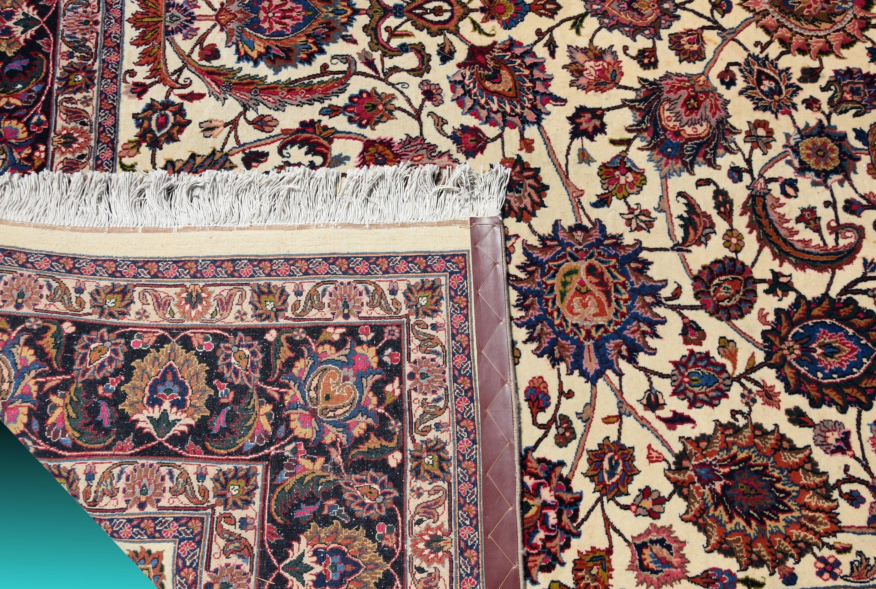 Oriental carpet Tabriz Iran in wool and silk – Signed "Saber" – 210 x 300 cm