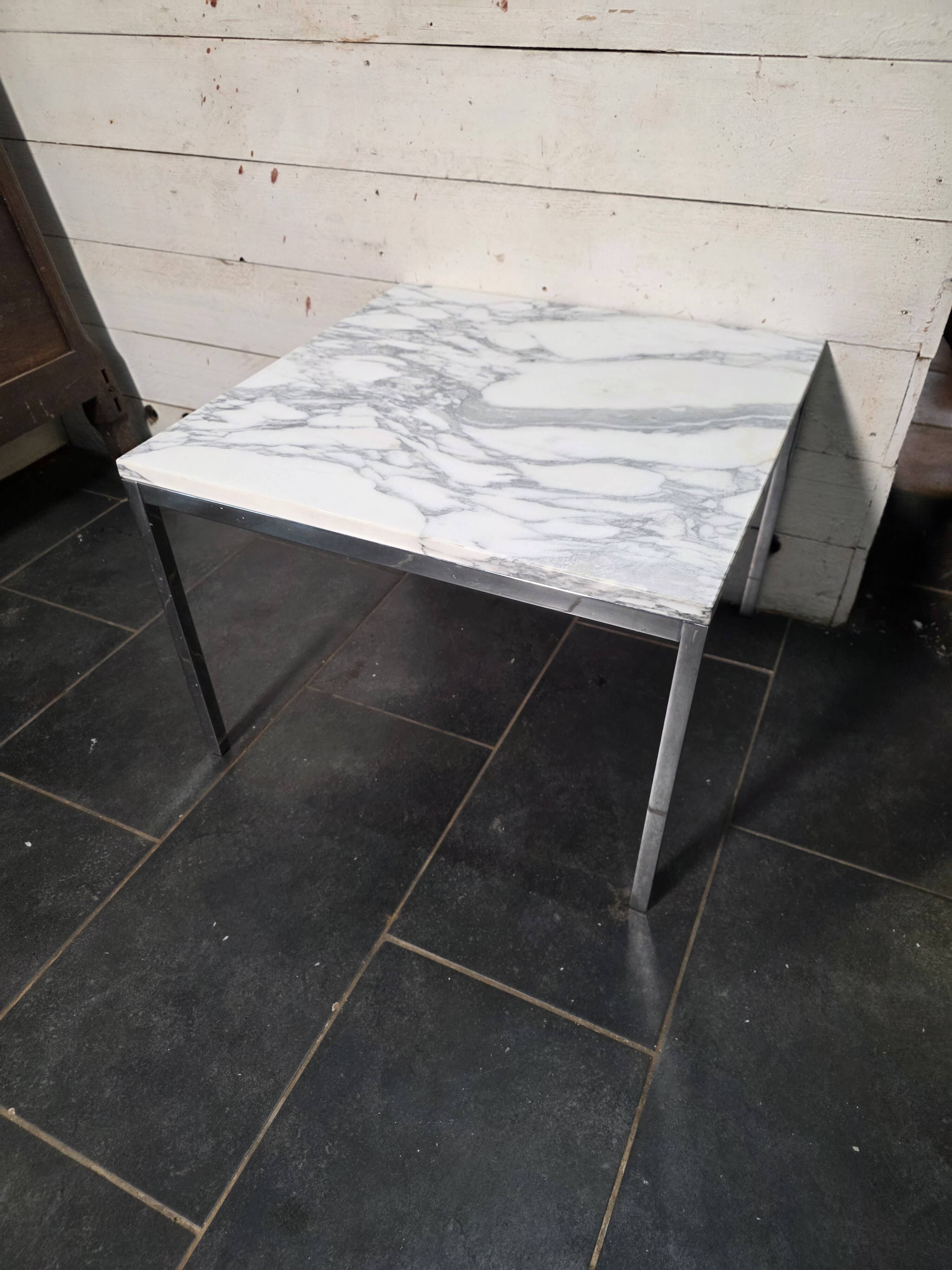 Table basse Roche Bobois en métal chromé dessus marbre,  1970