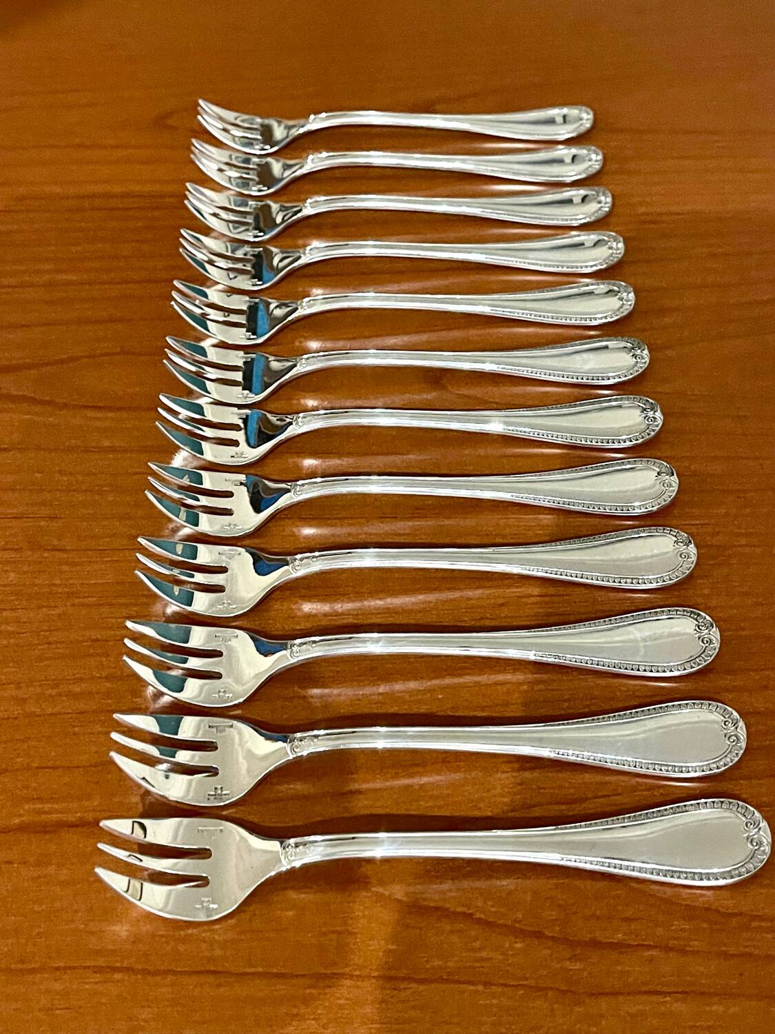 Christofle Malmaison 12 oyster forks excellent condition