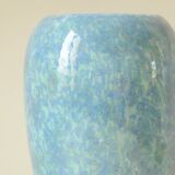 Vase en céramique bleue irisée
