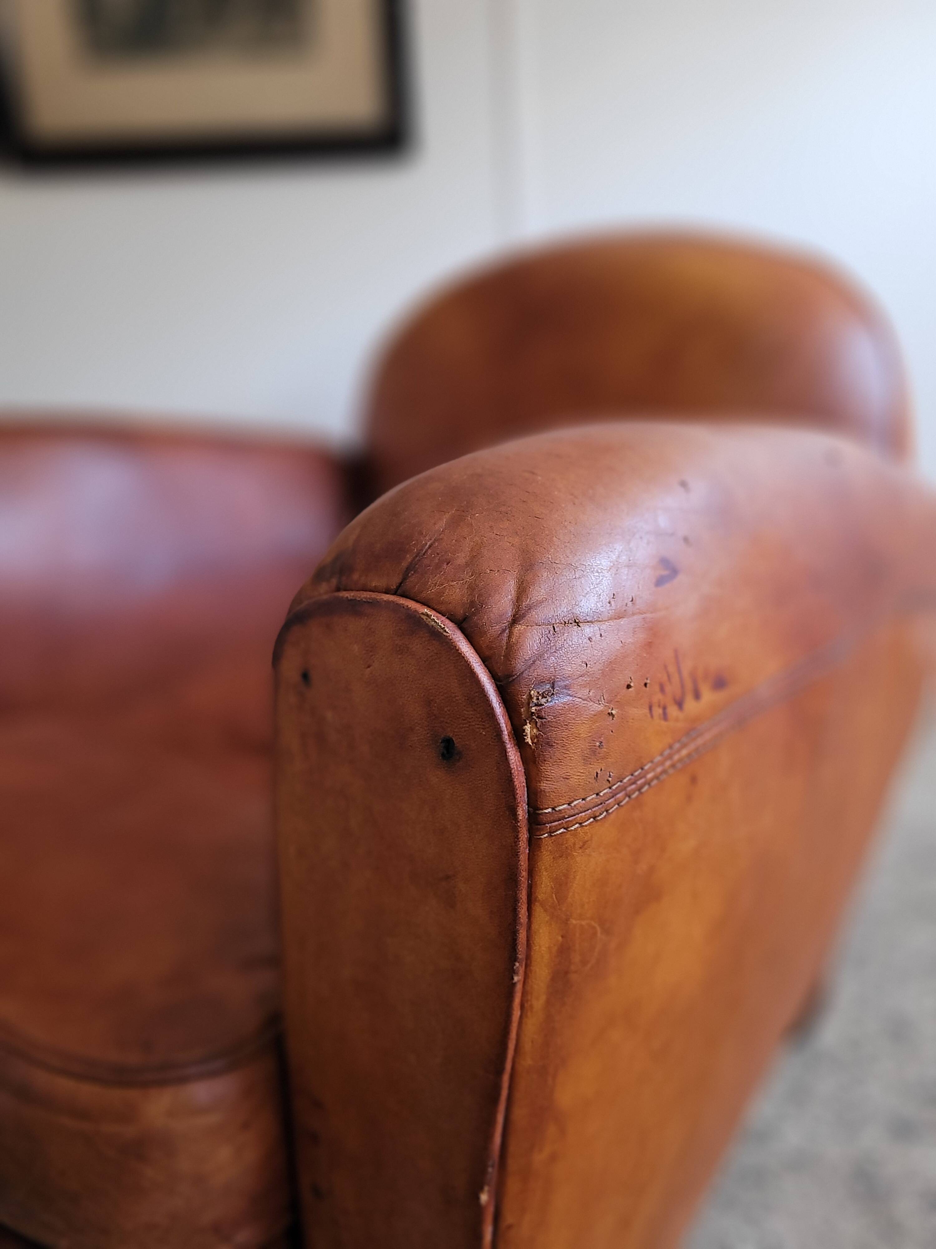 Fauteuil club en cuir patiné