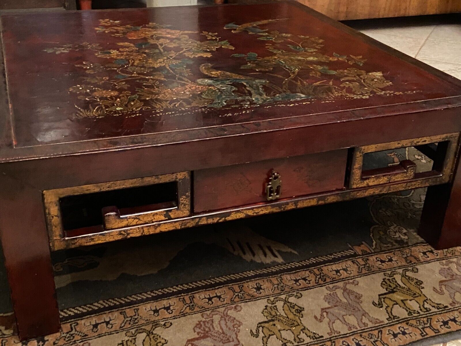 Square section coffee table with lacquered decoration Far East China Japan
