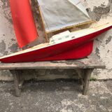 Voilier de bassin ancien en plastique, bateau ancien en plastique
