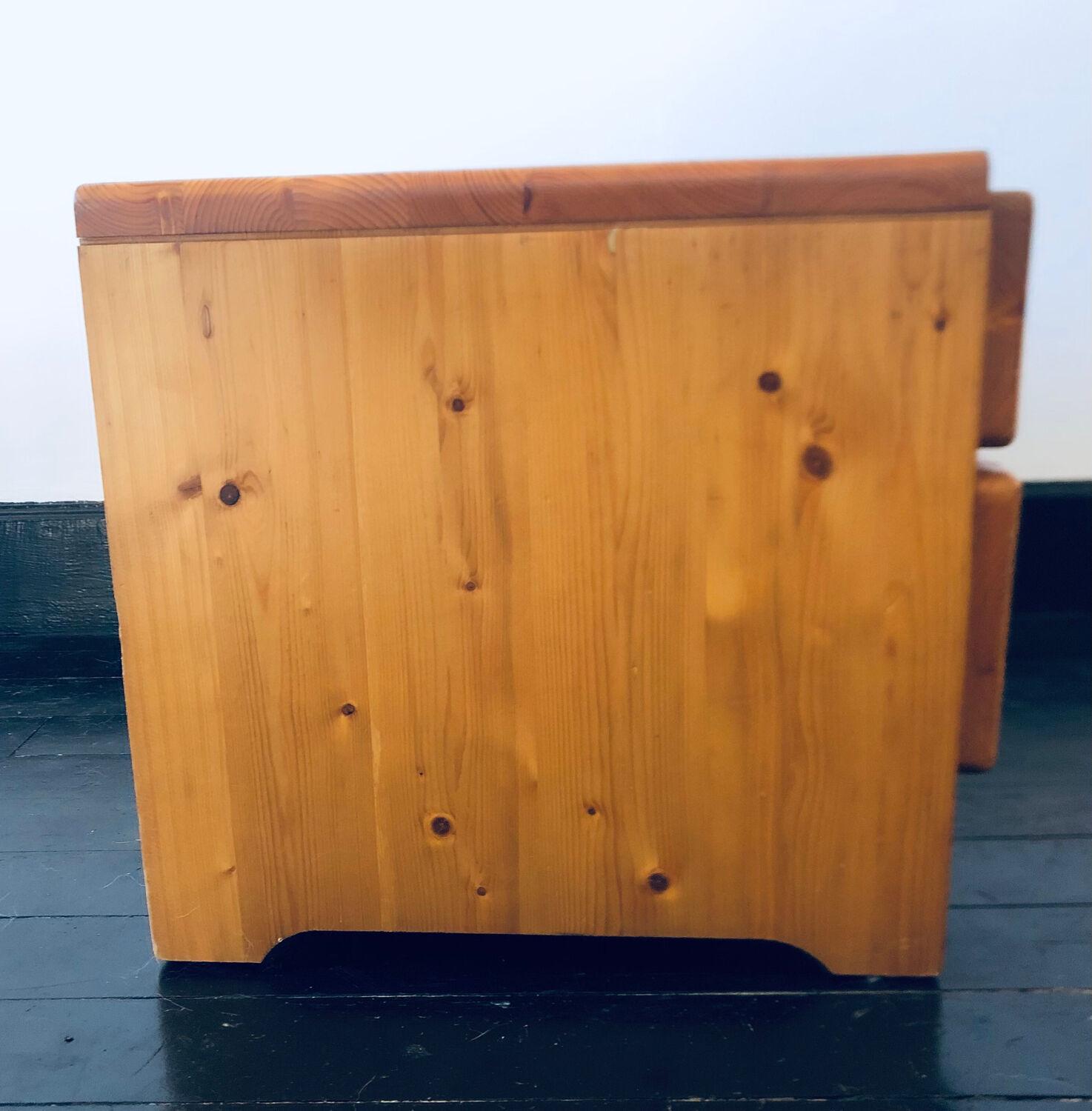 Bedside table assigned to Charlotte Perriand for Les Arcs, in pine, circa 1960.