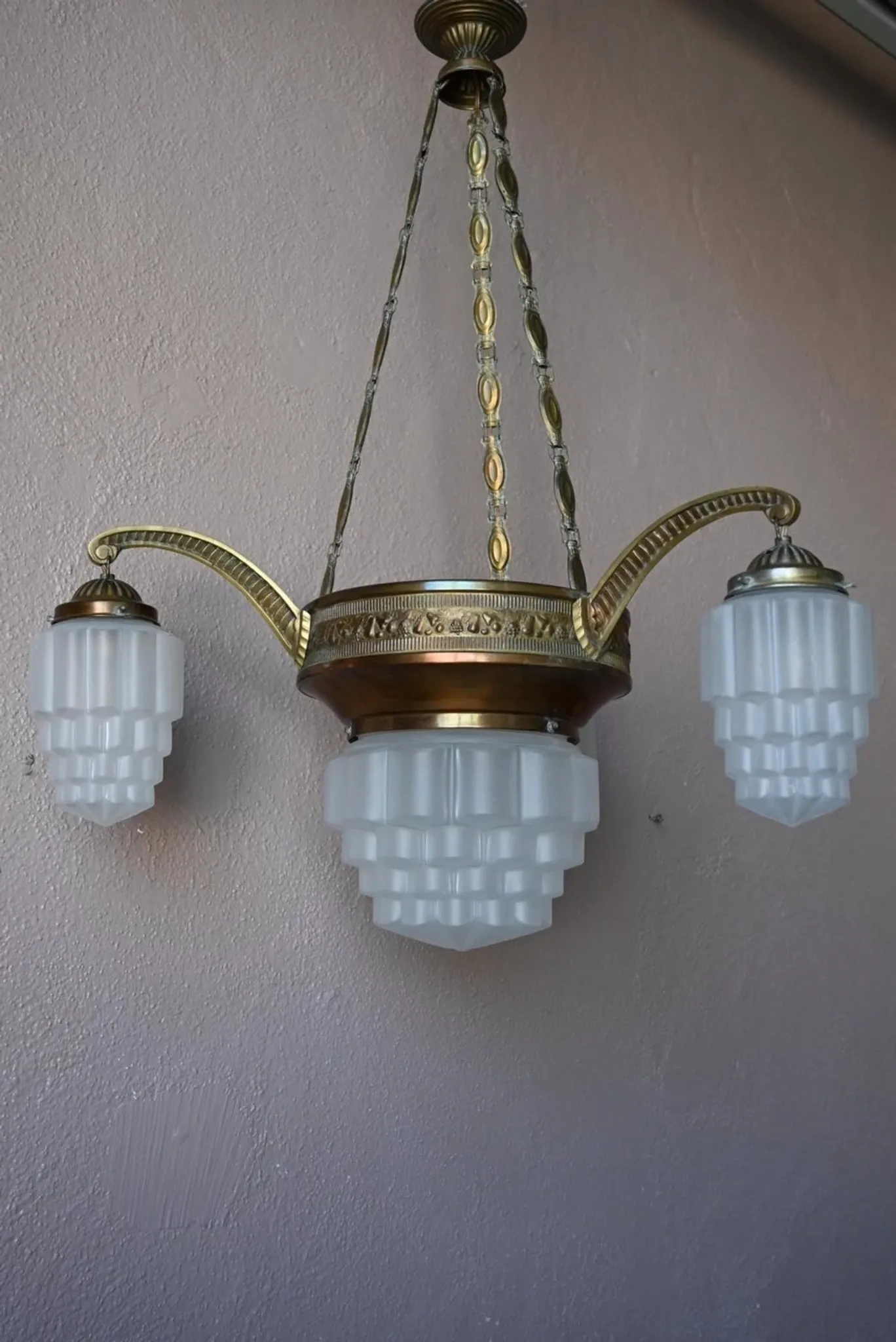 Art Deco lustre in brass and frosted pressed glass from the 1930s.