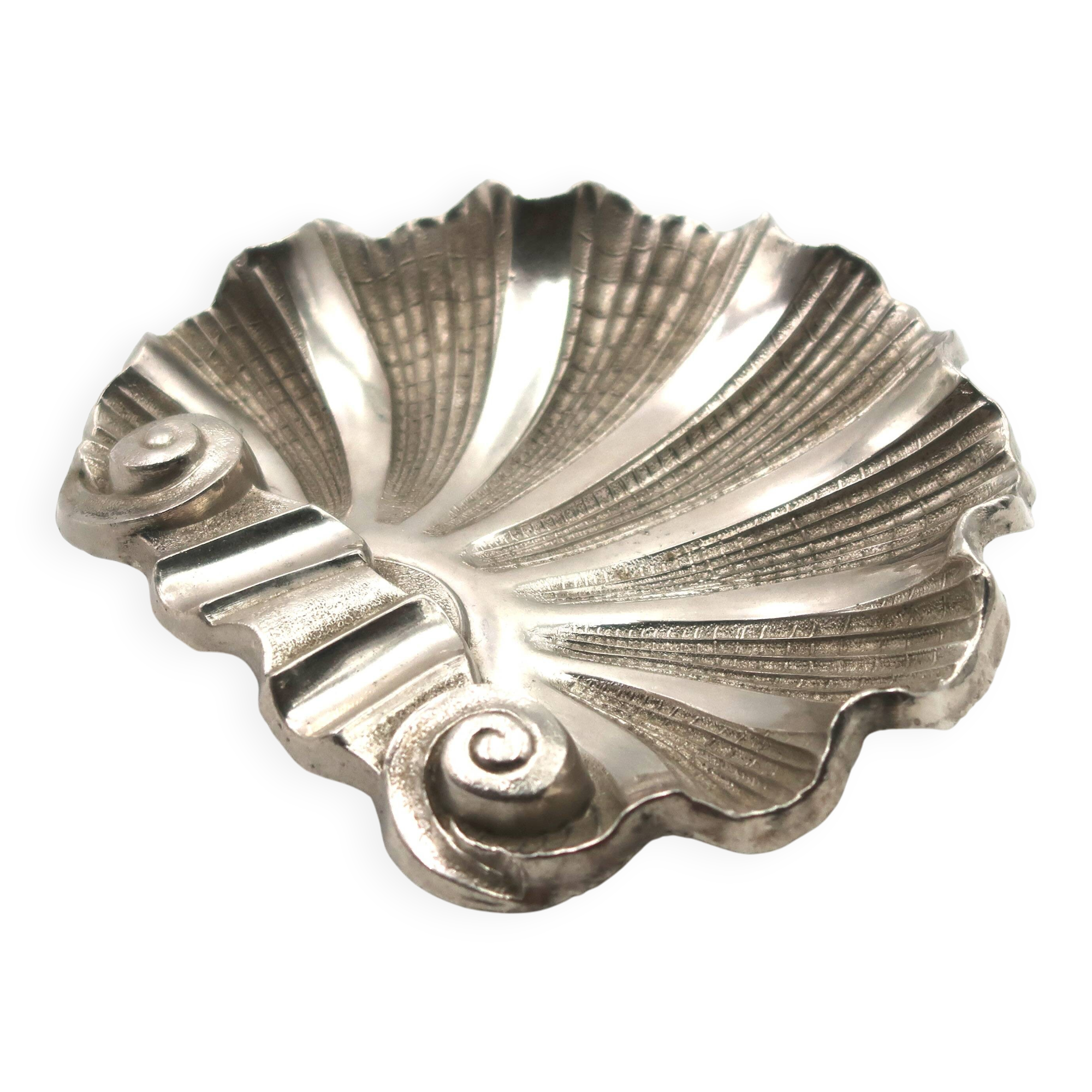 Cendrier Art deco en forme de coquillage en métal argenté