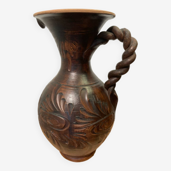 Vase en céramique scarifiée anse torsadée - style africain