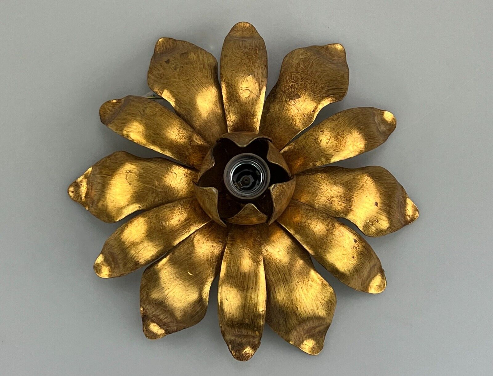 Wall sconce in brass