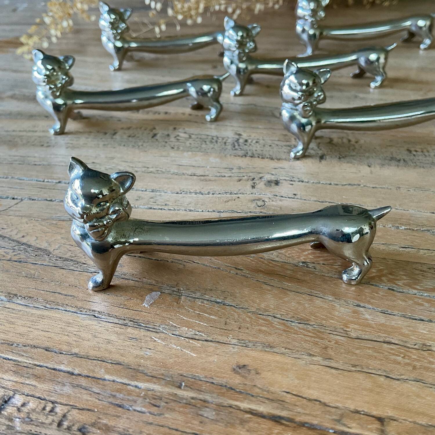 6 silver metal “cat” knife holders
