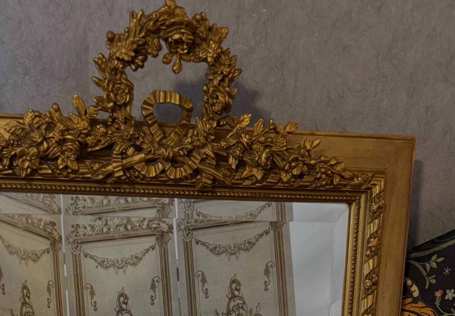 Large antique mirror in wood and gilded stucco, 19th century