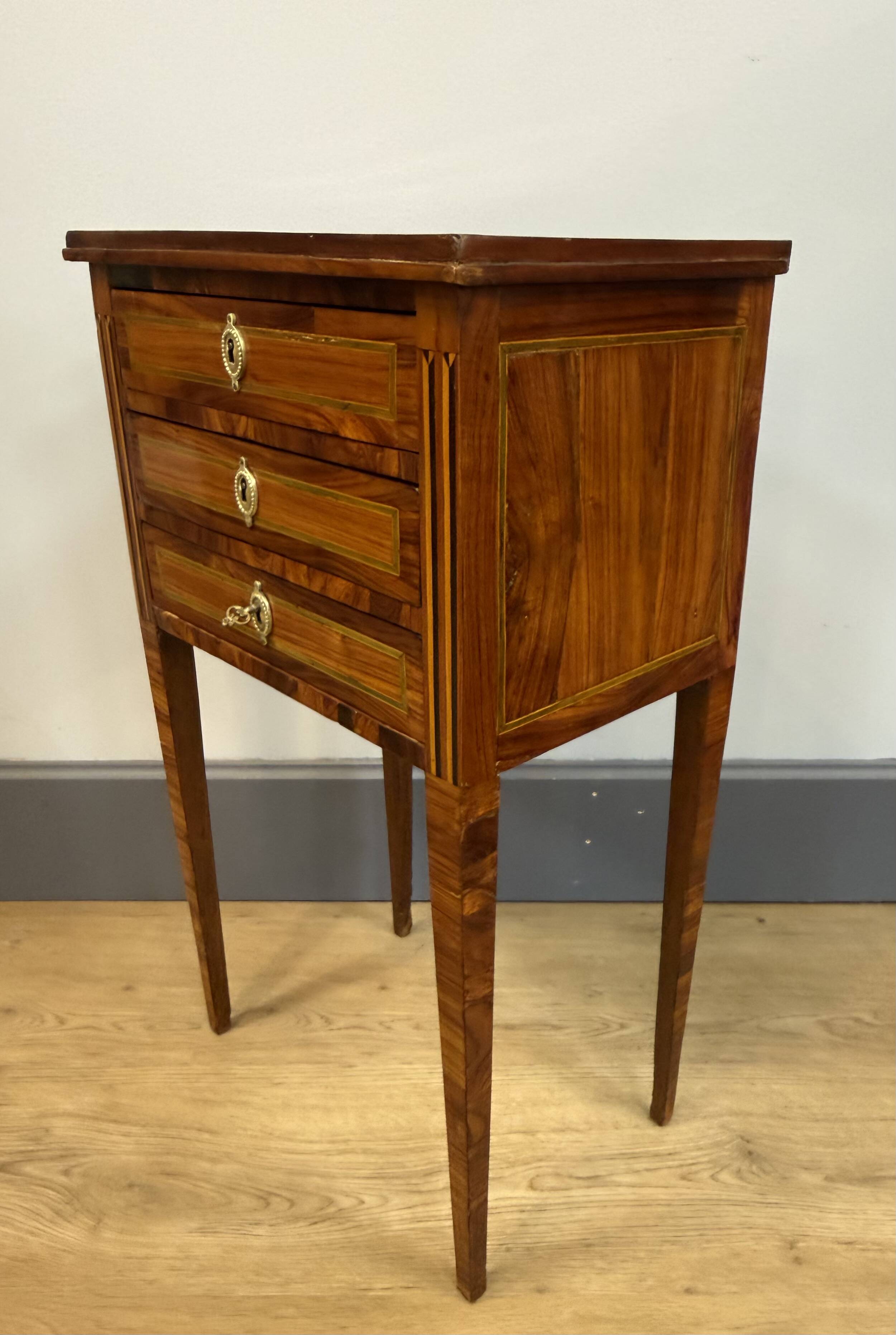 Small chiffonnier table in Louis XVI style.
