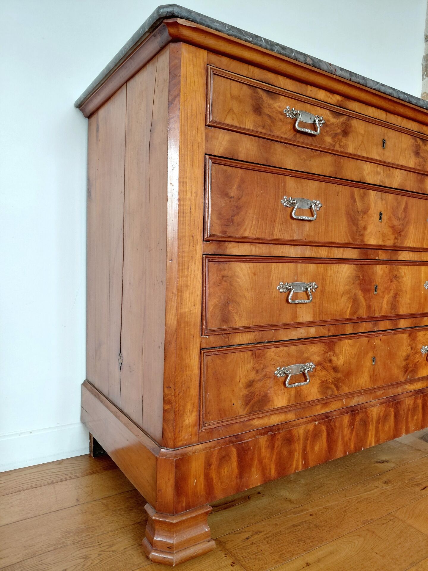 Louis-Philippe Commode (19th century) Walnut Burl Saint Anne Marble