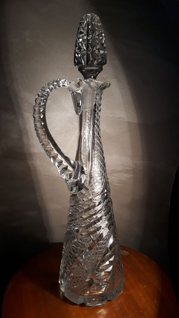 Carafe cristal et bouchon taillée et ciselée gros travail ancien