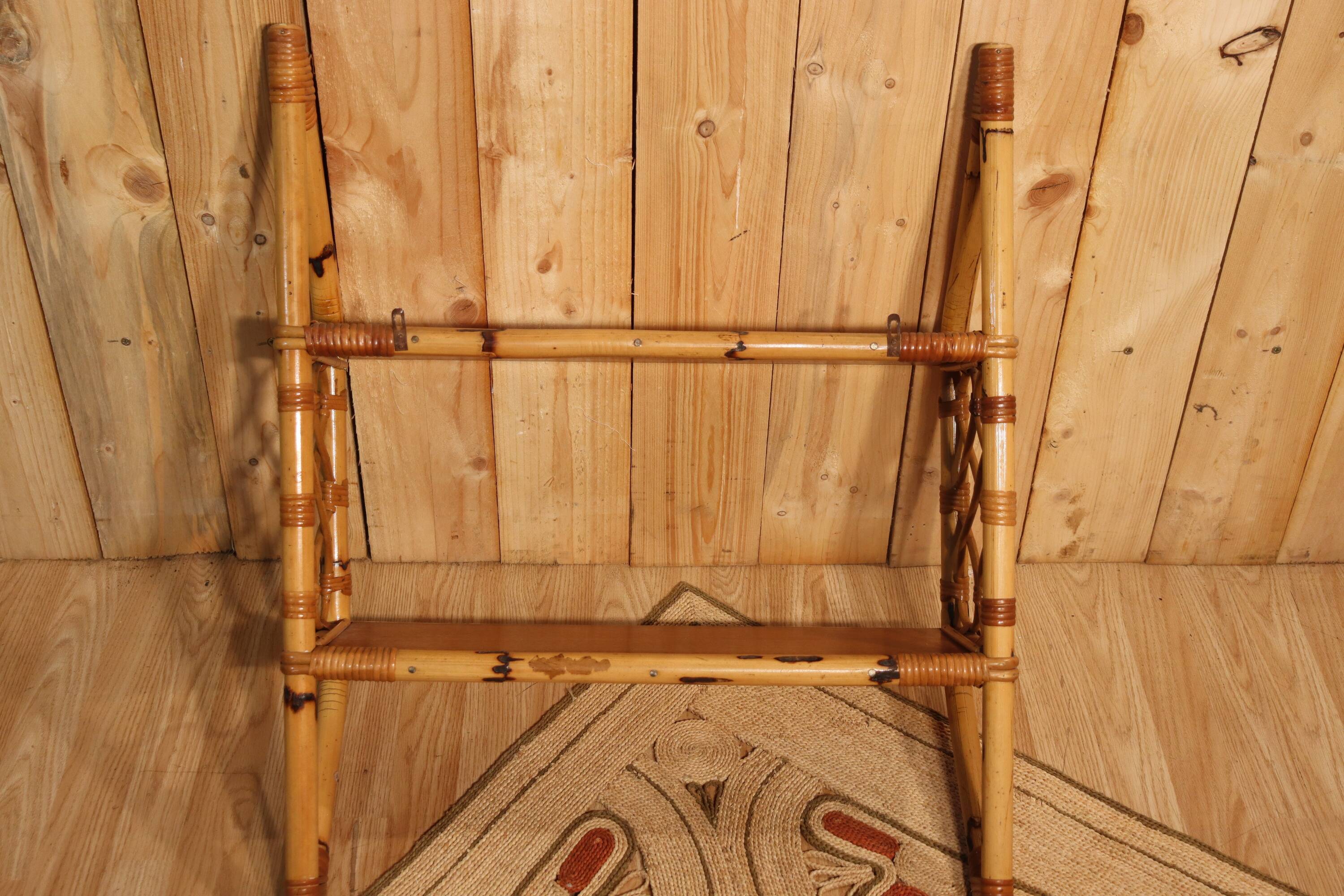 Etagère murale en rotin vintage