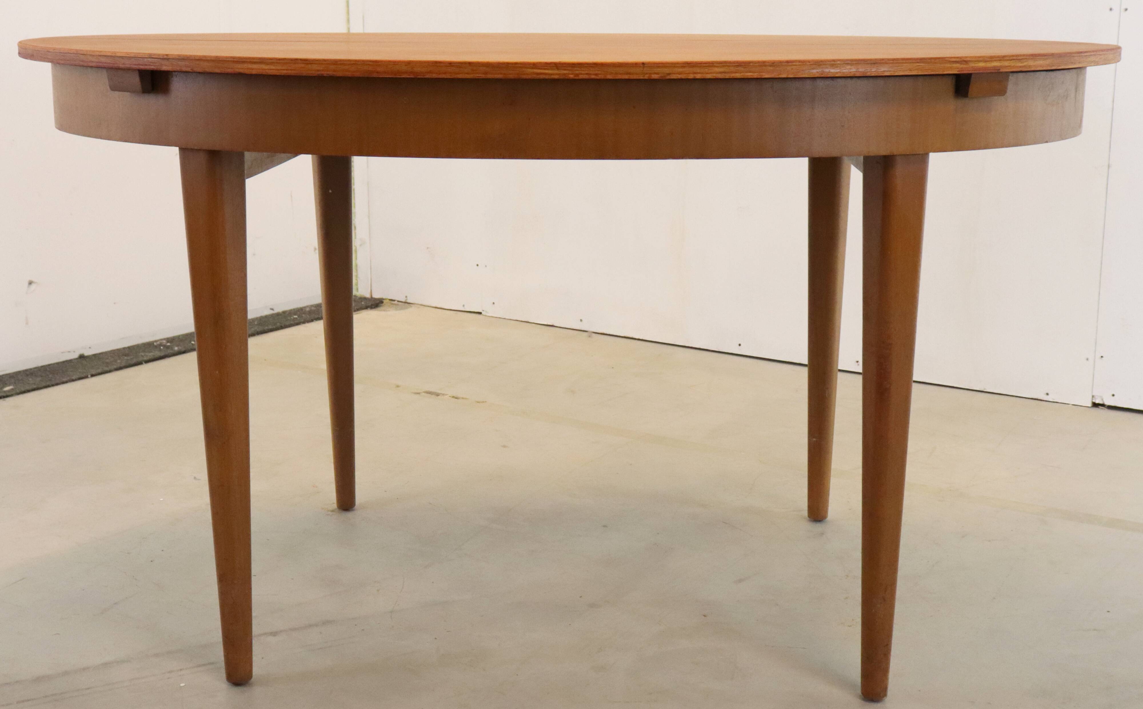 Oval vintage dining table extendable 'Atterton'