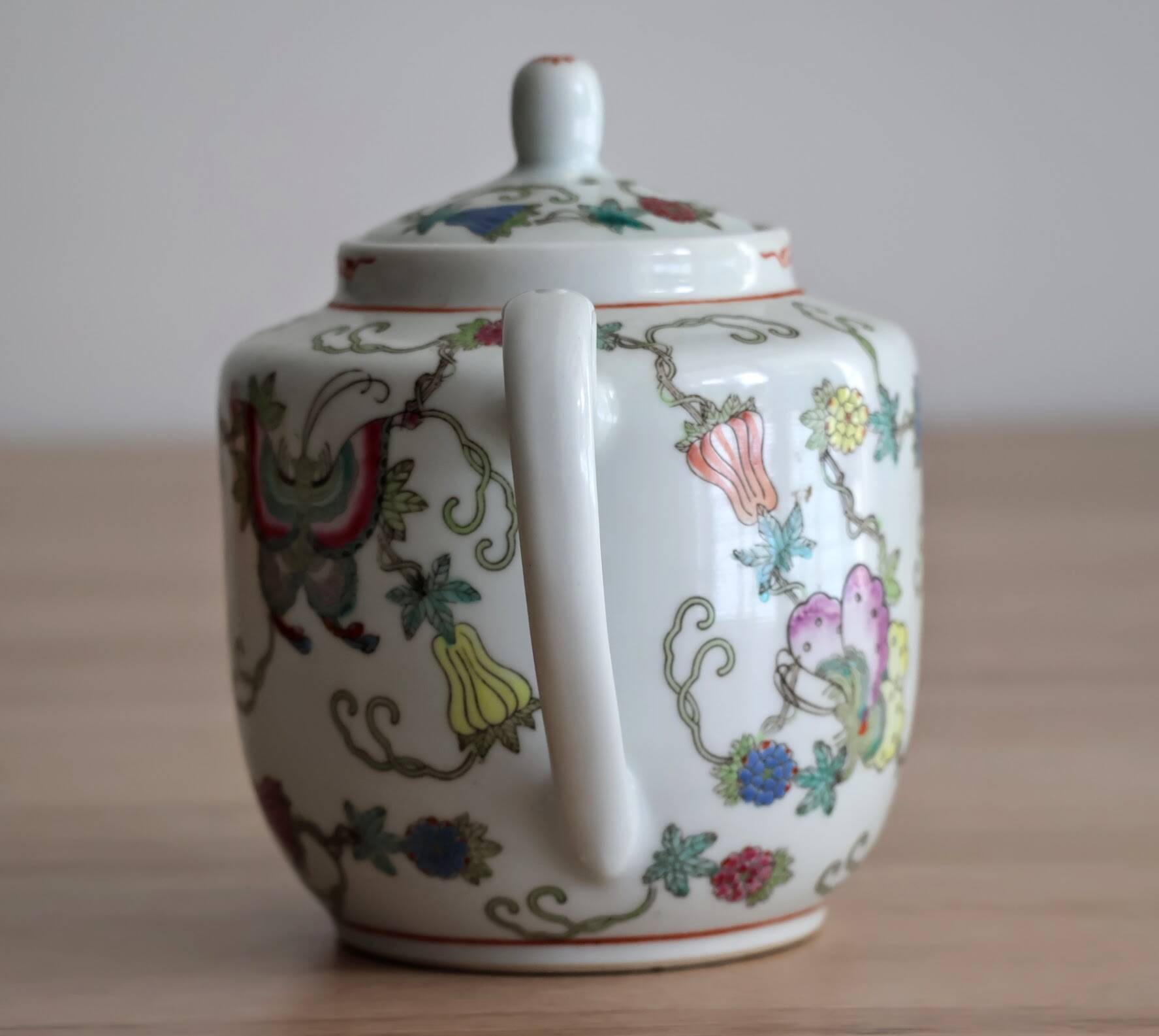 Chinese hand painted teapot Jingdezhen