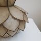 Suspension fleur de lotus en nacre et laiton