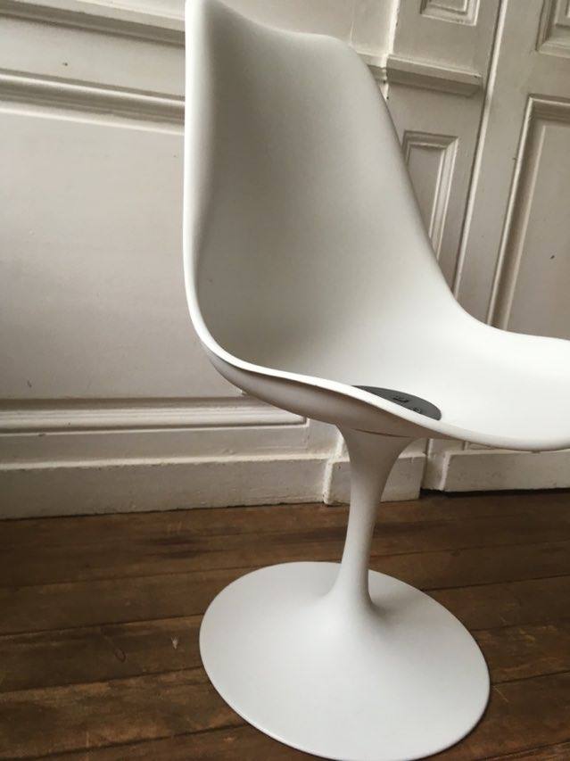 Tulip chair by Eero Saarinen for Knoll International