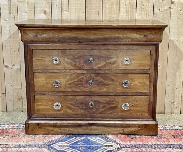 Commode Louis Philippe 5 tiroirs du XIXème en merisier avec ses boutons en verre