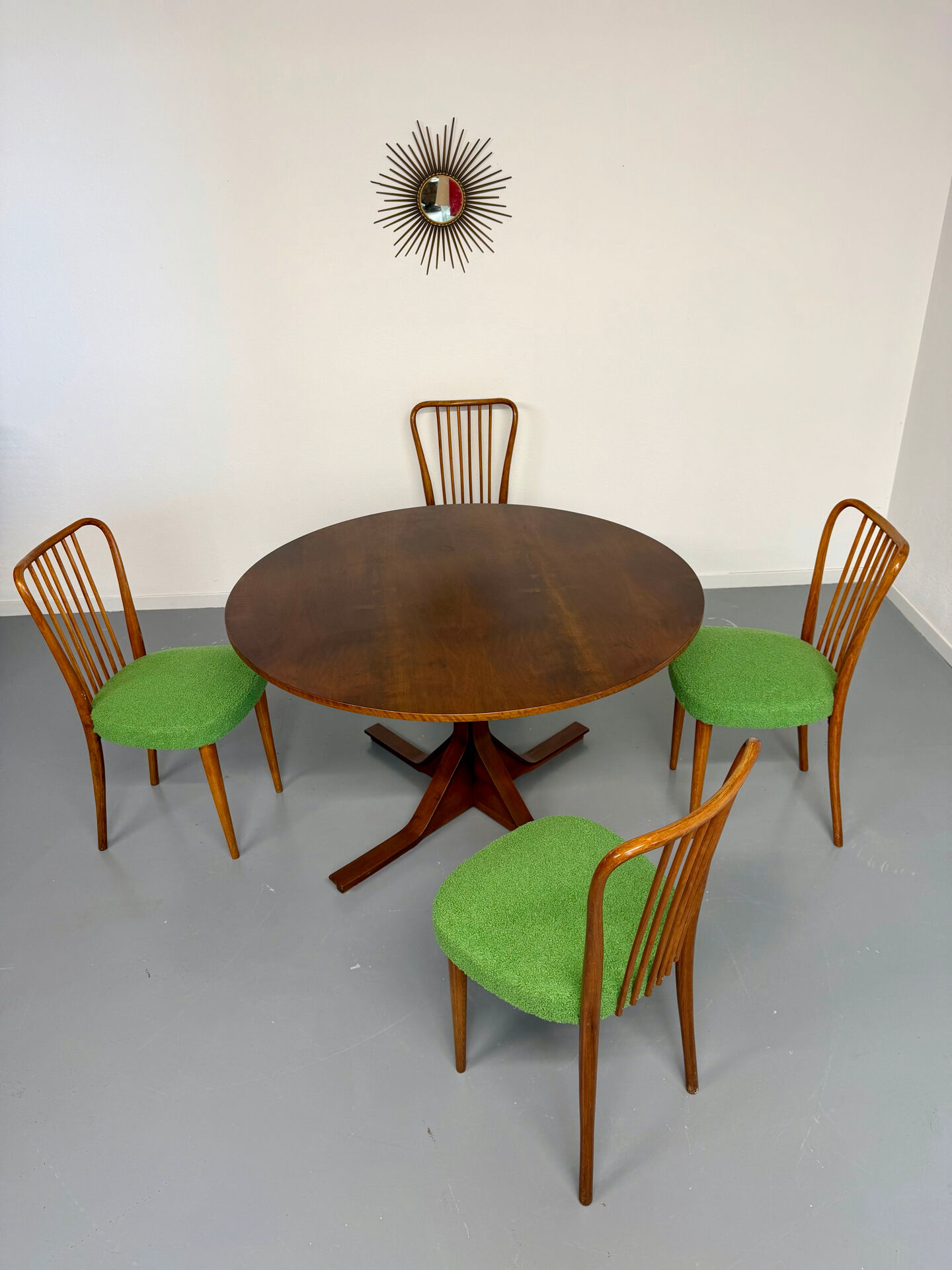 Table repas design Gianfranco Frattini pour Bernini model 522 année 60