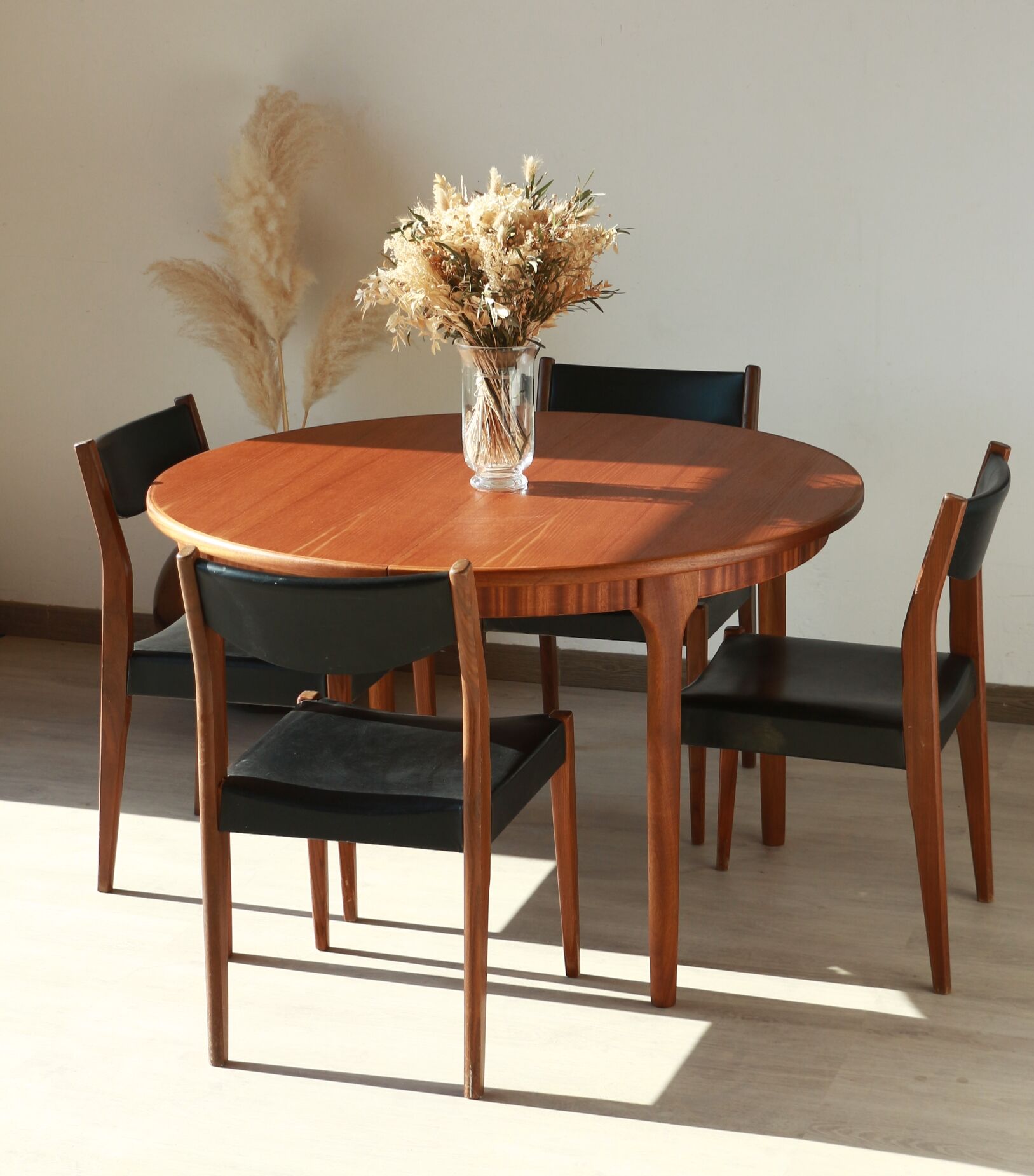 Round dining table with extension - McIntosh - 60s