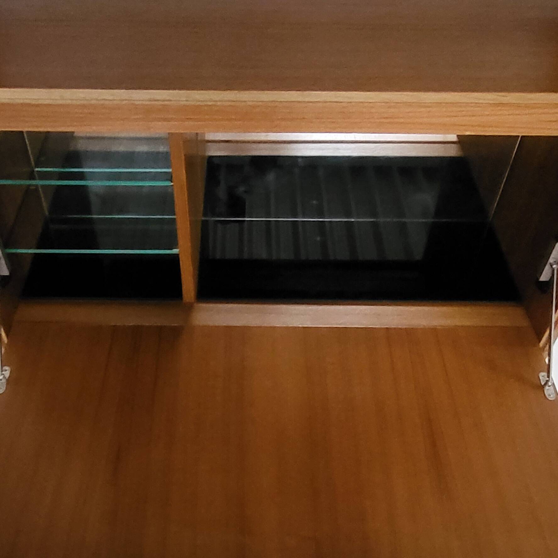 Etagère avec meuble-bar