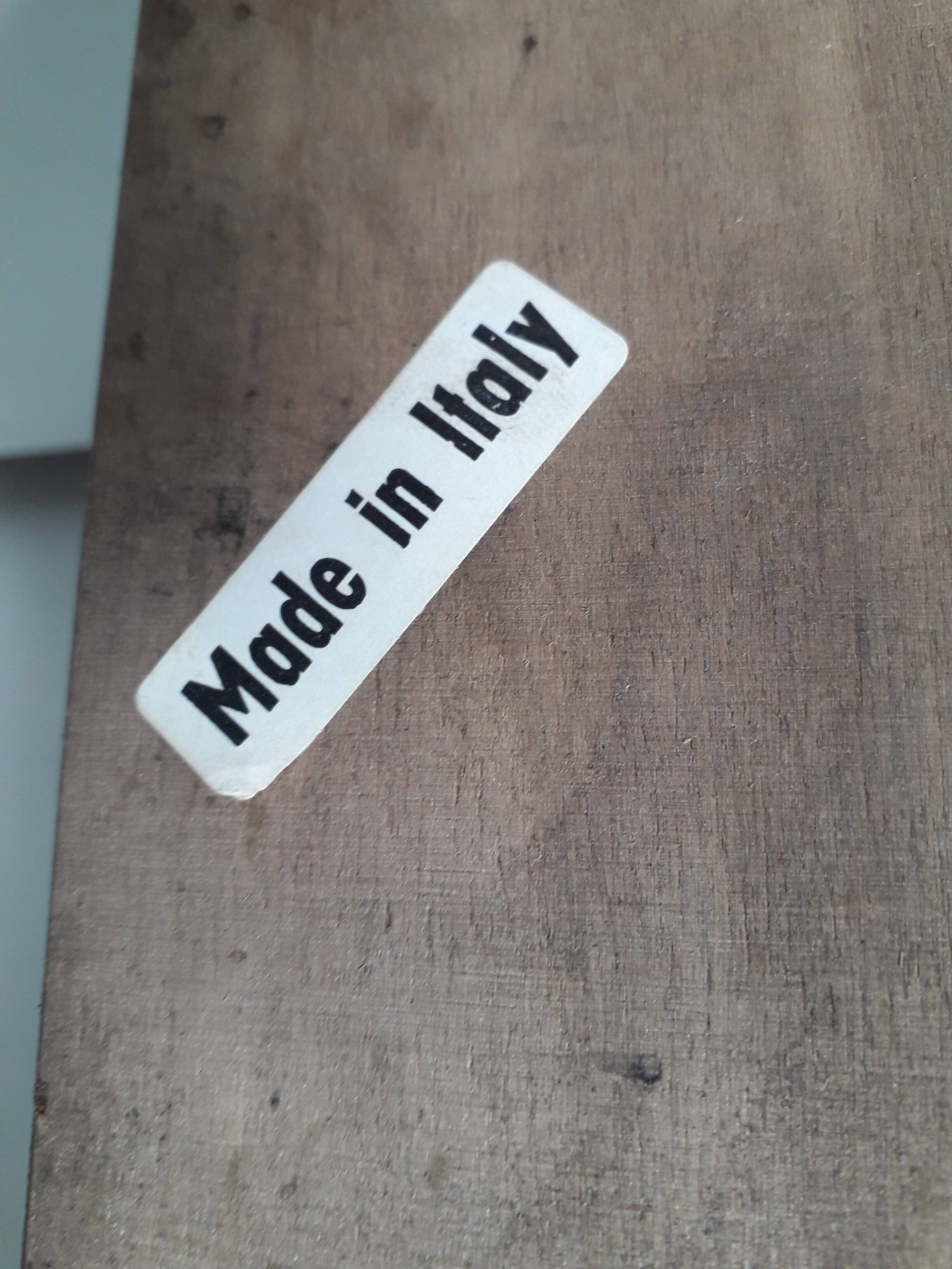 Vintage wooden and earthenware musical trivet (La vie en rose)