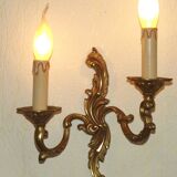 Vintage French bronze wall sconce with acanthus leaves and two light arms 51