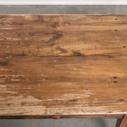 Table de ferme française du 19ème siècle pour 4 à 6 personnes.