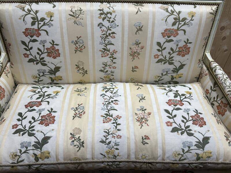 Salon de style Louis XVI Canapé et Paire de fauteuils