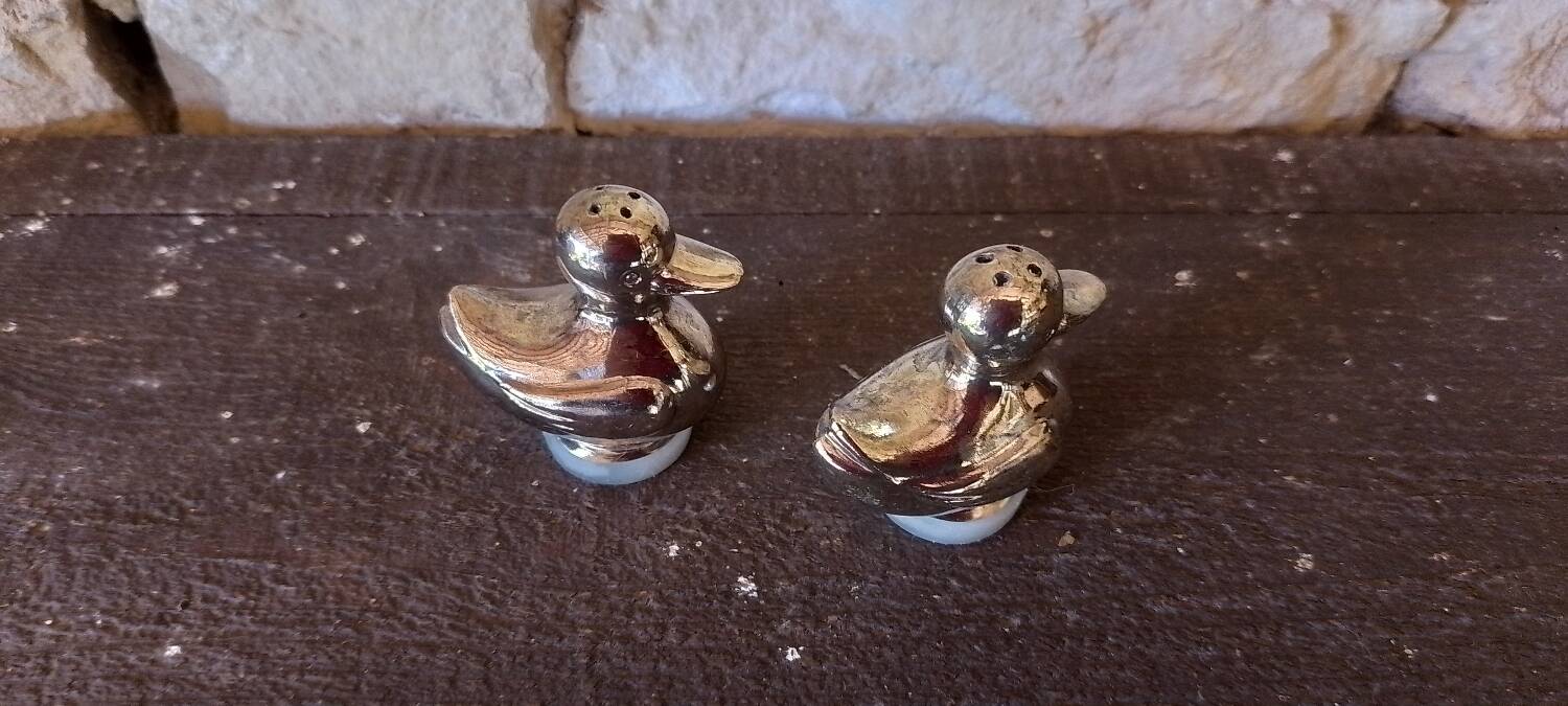 Vintage silver metal salt and pepper shaker