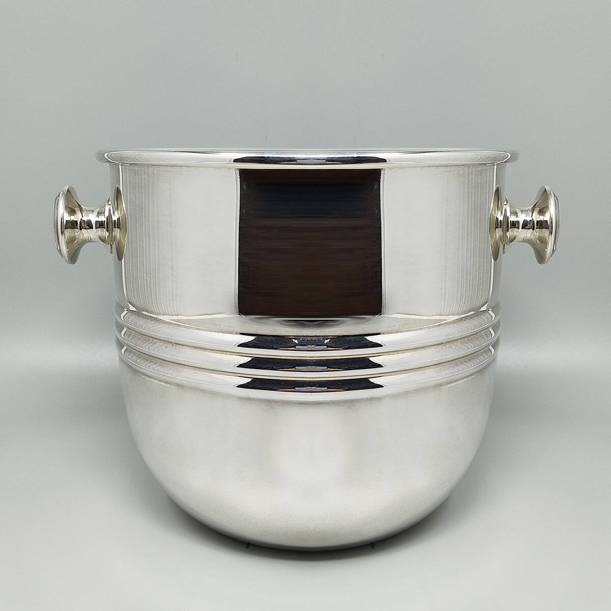 1960s Astonishing Silver Plated Ice Bucket by Sheratonn. Made in Italy.