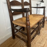 Wood and straw banquette