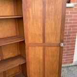 Old Parisian bonnetière