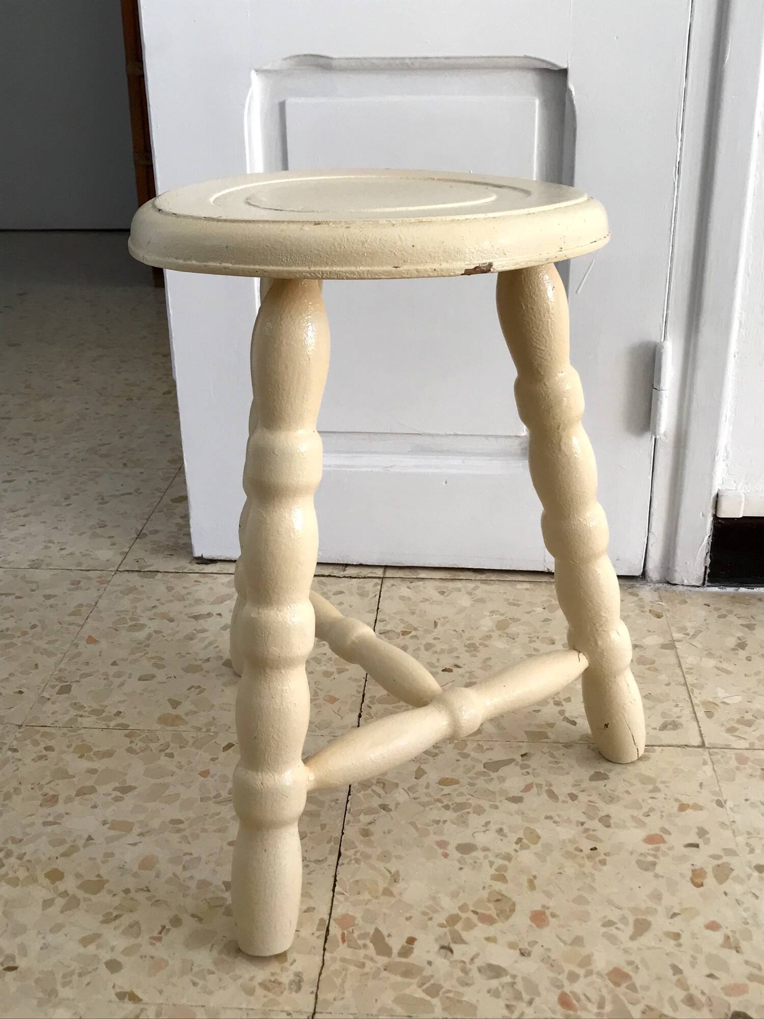 Vintage tripod stool from the 70s painted wood
