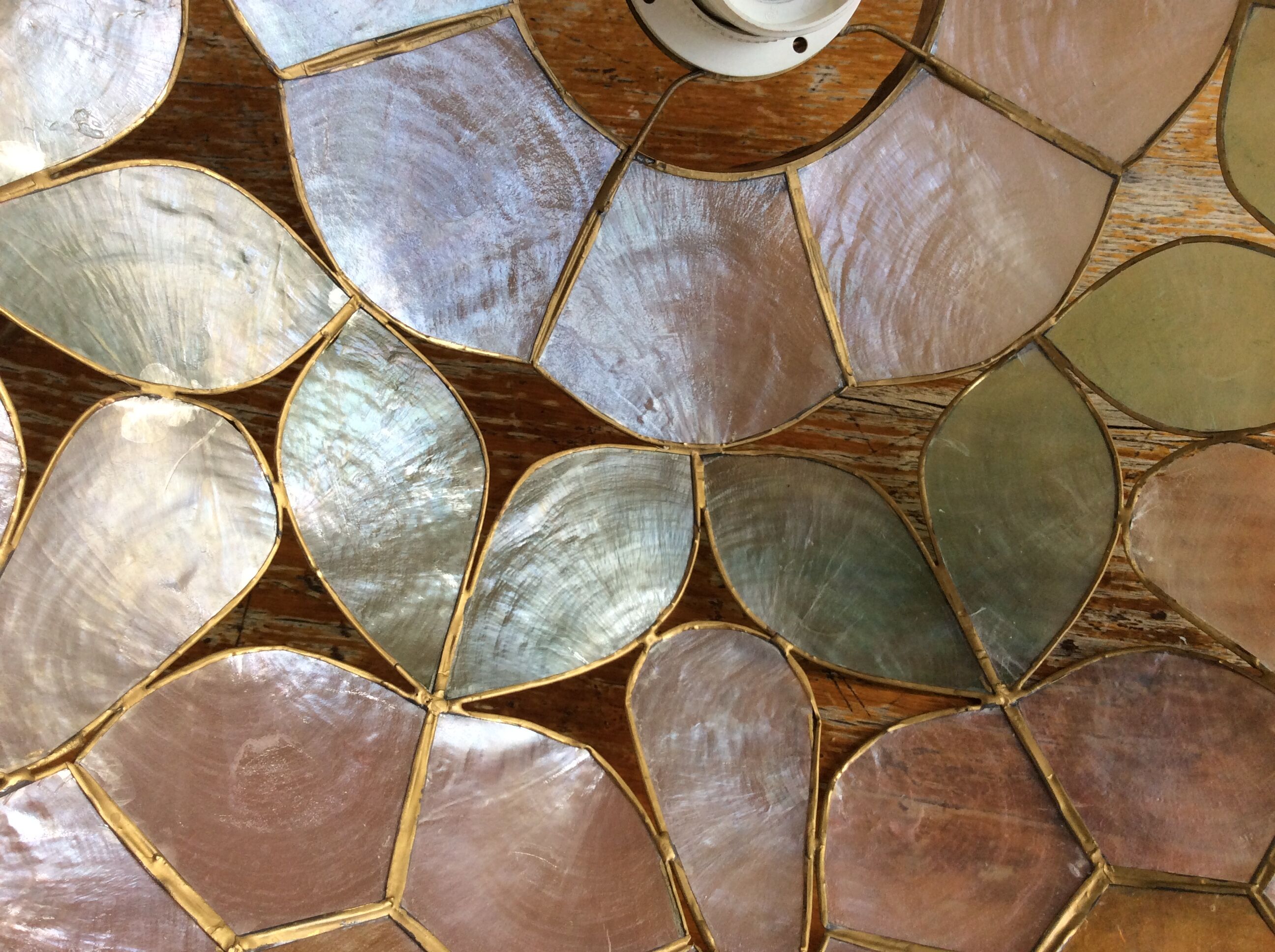 Vintage mother-of-pearl suspension