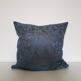 Housse de coussin en soie brodé