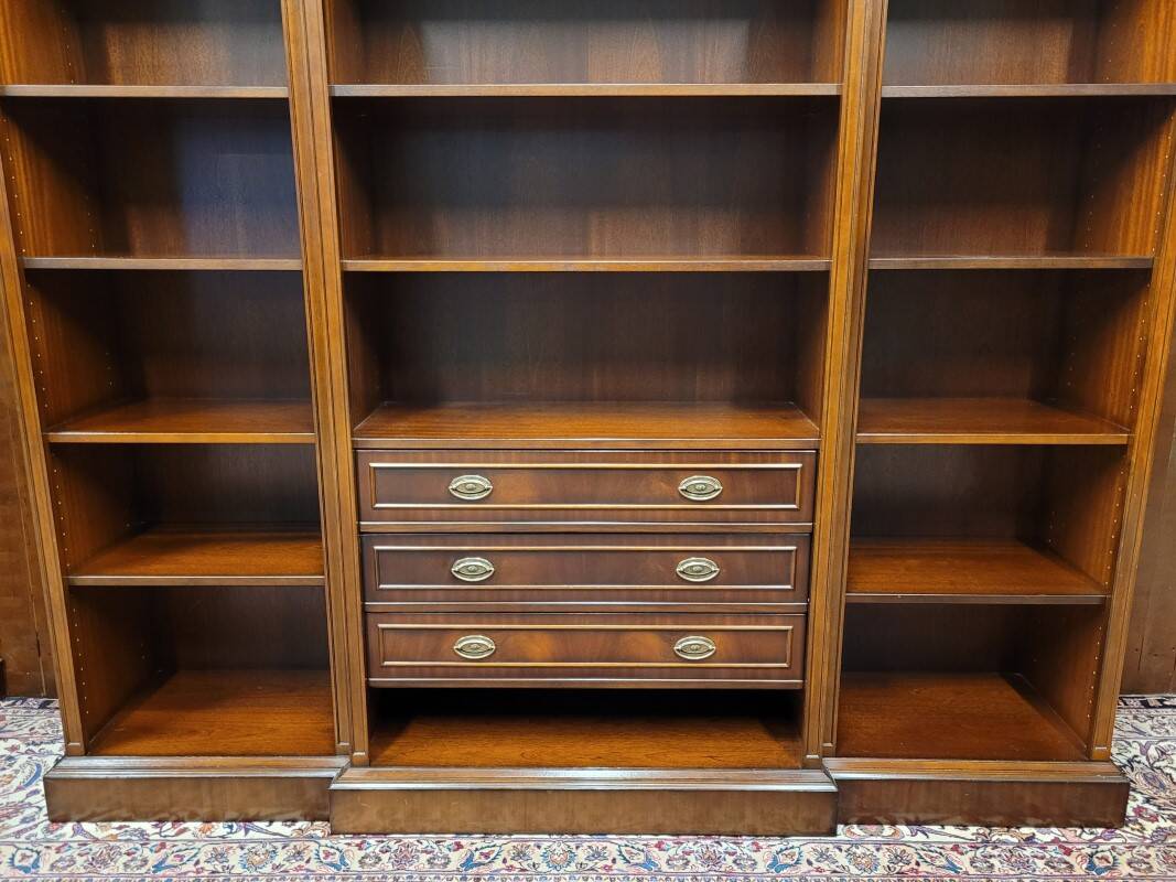 Classic English Heldense Exclusive Bookcase