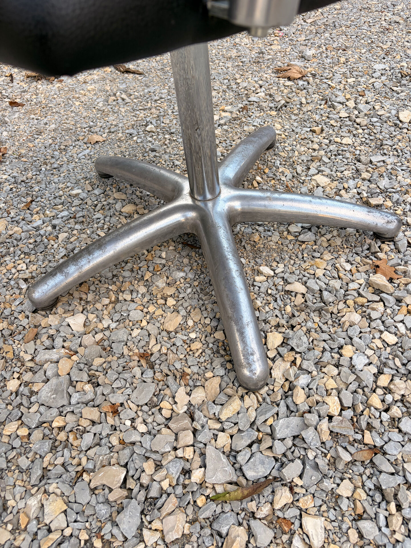 Futuristic 90s style hairdresser's chair