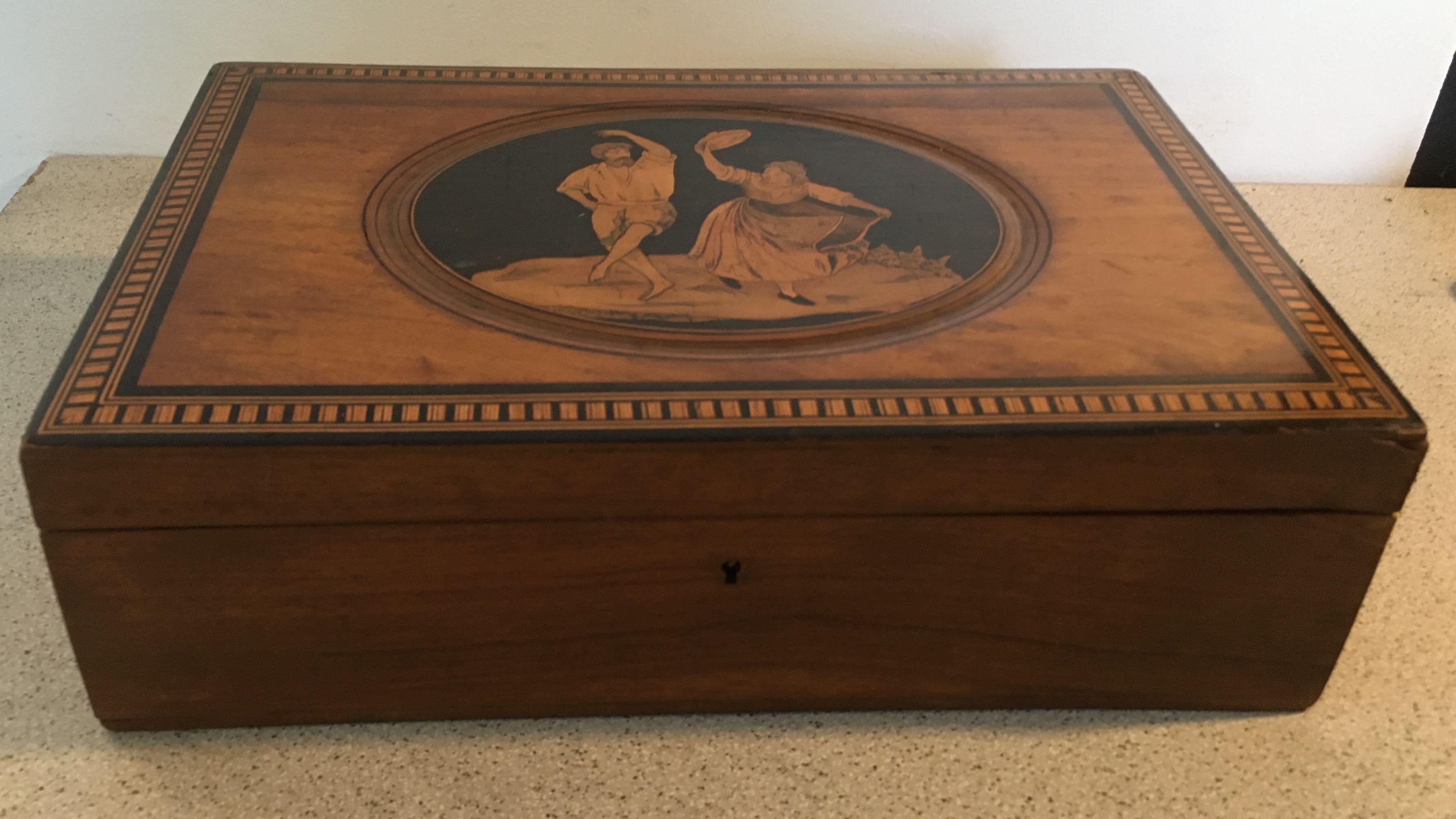 Lacquered wooden box