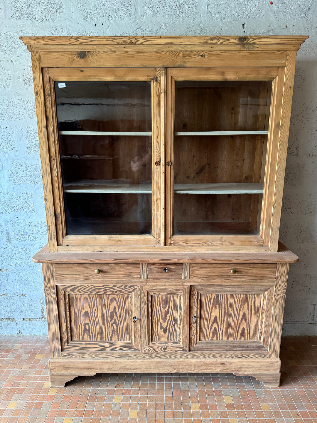 Glass-fronted dresser in pitch pine - Late 19th century
