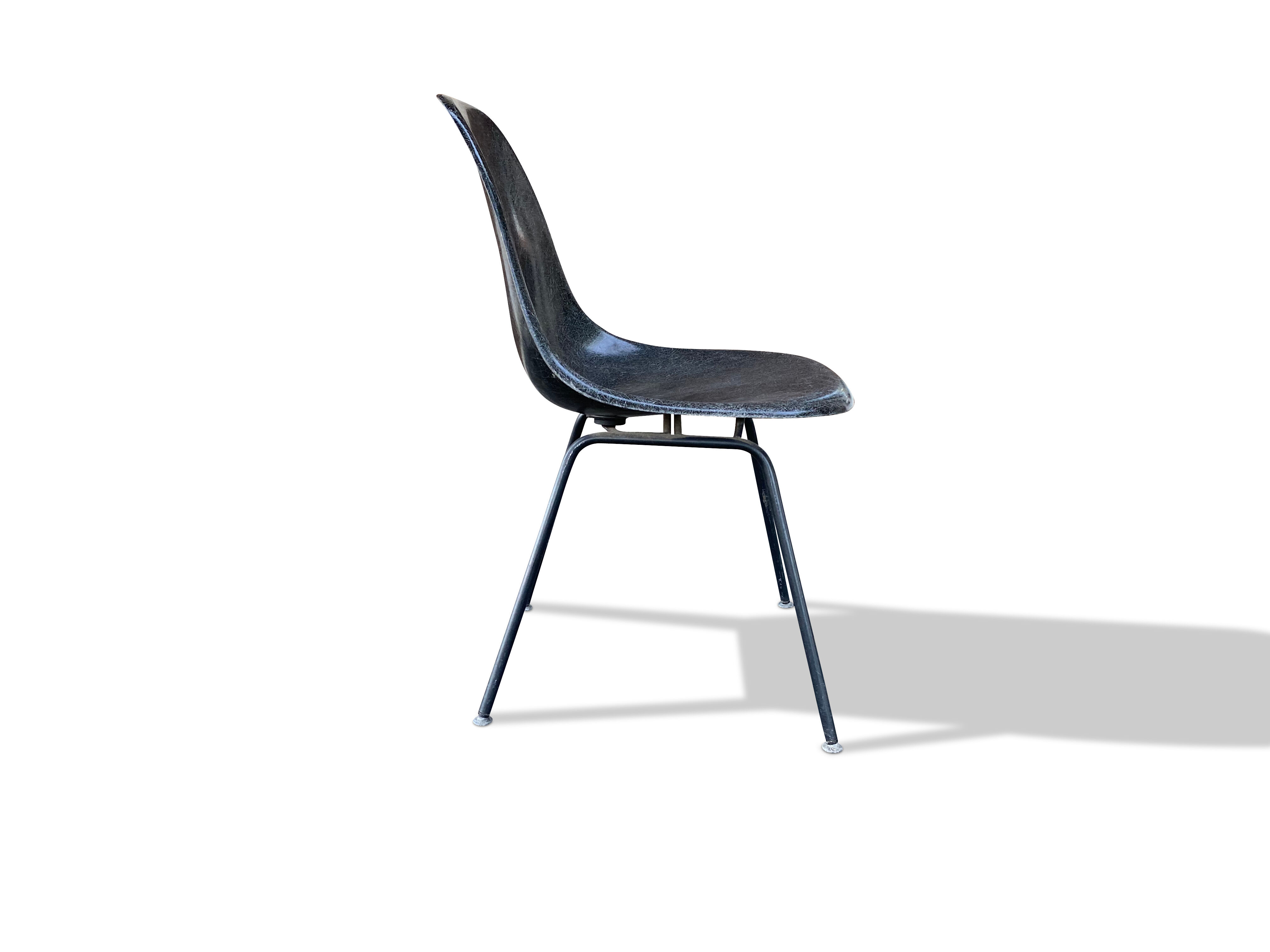 "DSX" chair by Charles & Ray Eames, Herman miller/Vitra fiberglass