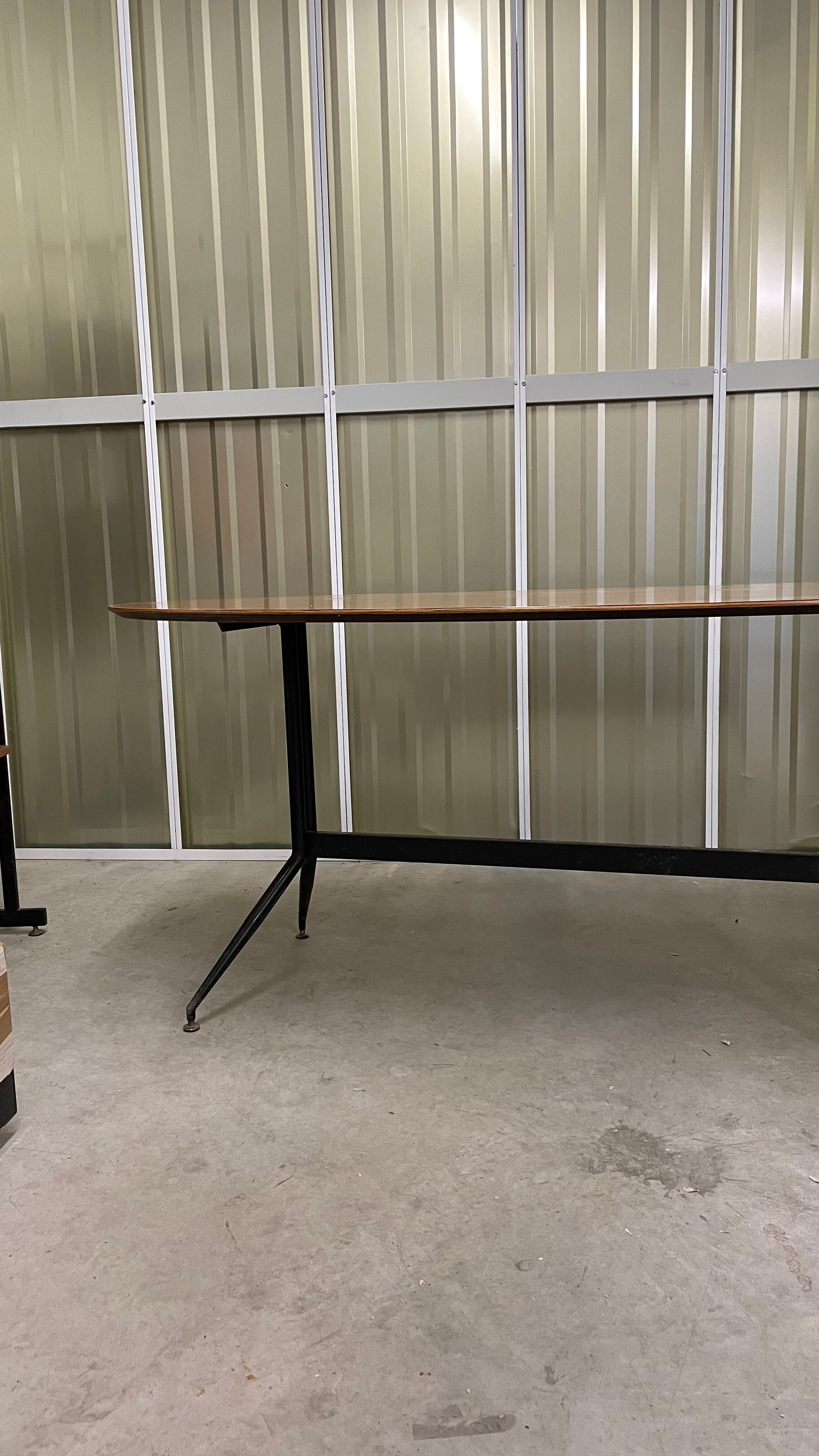 Italian oval dining table from the 60s